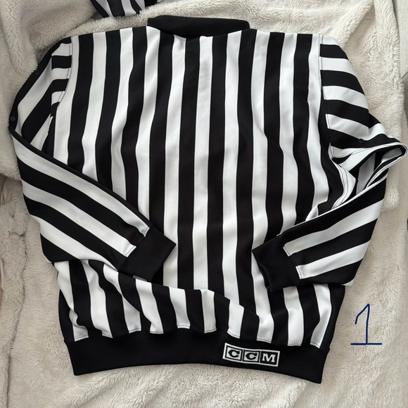 CCM Hockey Referee Jersey - size 50 - Picture 2 of 2